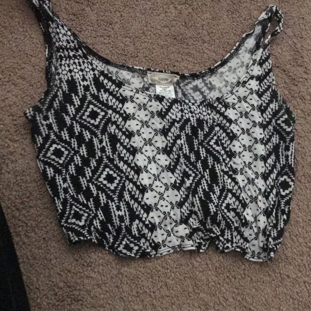 PAC sun black and white crop top